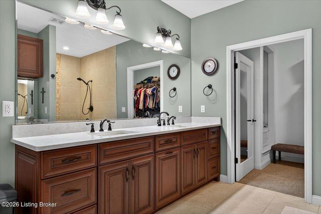 2832 Klondike Ln, Louisville, KY 40218