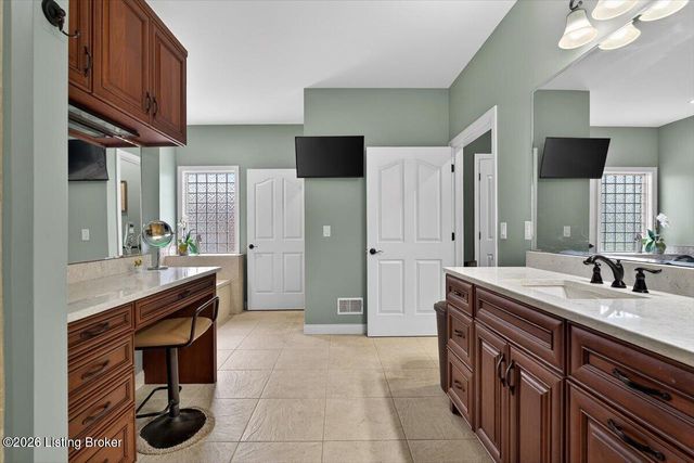 2832 Klondike Ln, Louisville, KY 40218