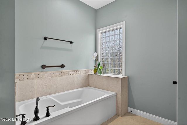 2832 Klondike Ln, Louisville, KY 40218