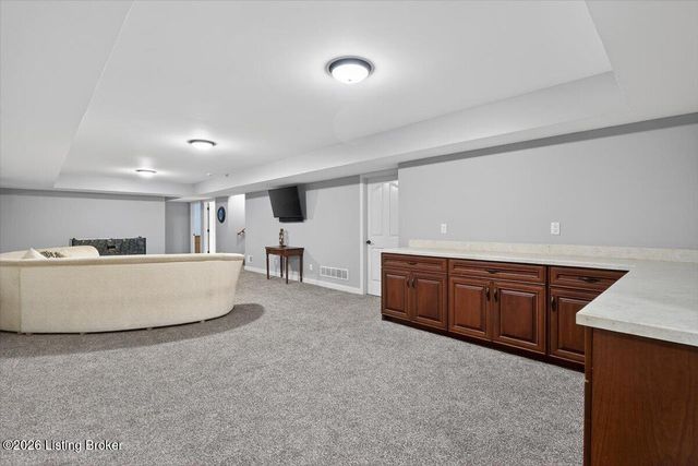 2832 Klondike Ln, Louisville, KY 40218