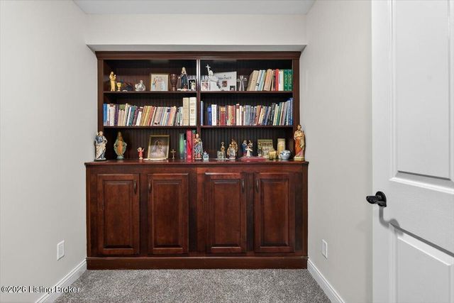 2832 Klondike Ln, Louisville, KY 40218