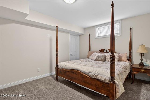 2832 Klondike Ln, Louisville, KY 40218