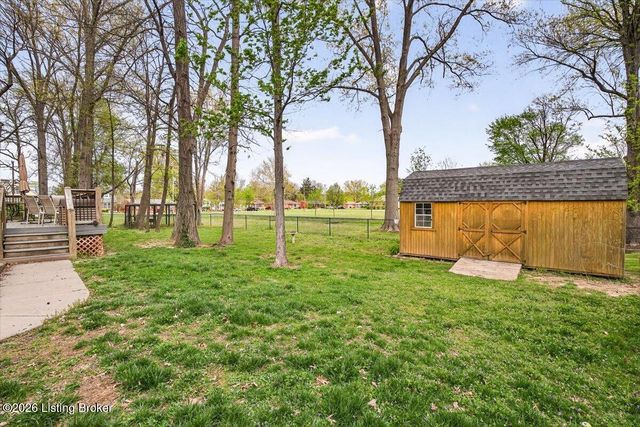 2832 Klondike Ln, Louisville, KY 40218