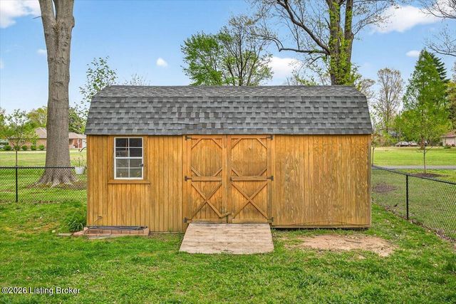 2832 Klondike Ln, Louisville, KY 40218