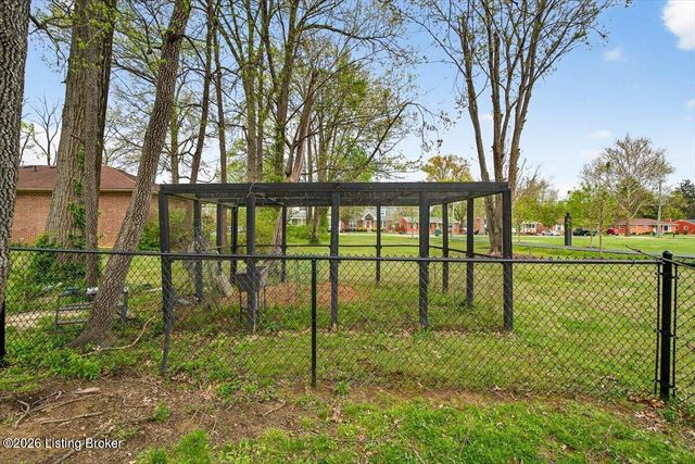2832 Klondike Ln, Louisville, KY 40218