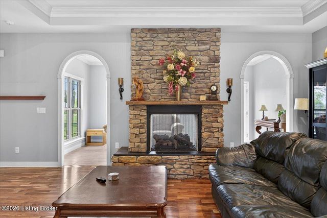 2832 Klondike Ln, Louisville, KY 40218