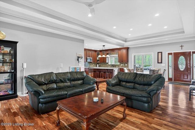 2832 Klondike Ln, Louisville, KY 40218