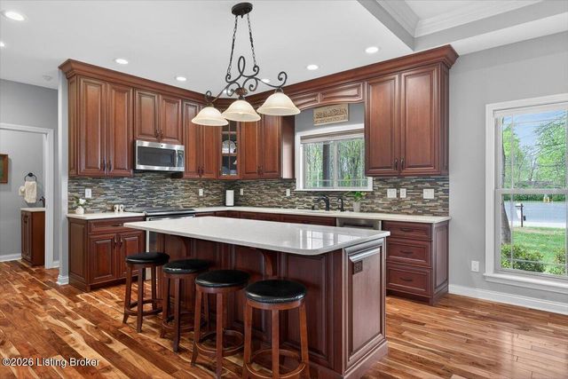 2832 Klondike Ln, Louisville, KY 40218