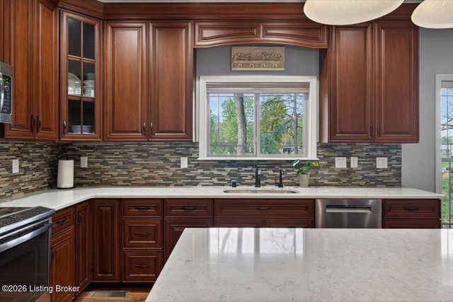 2832 Klondike Ln, Louisville, KY 40218