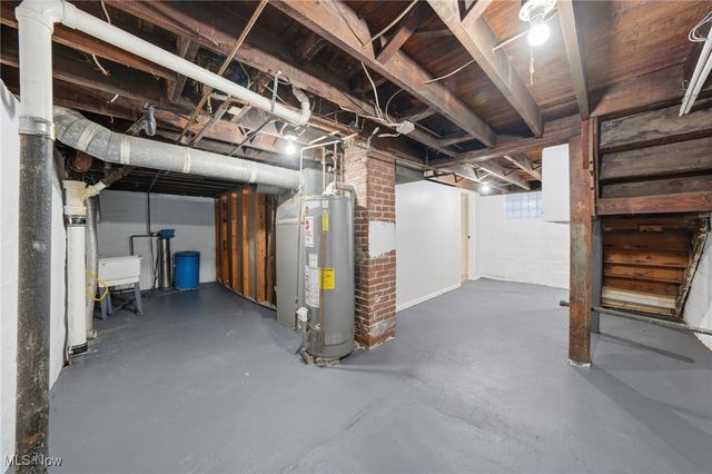 1037 Pitkin Avenue, Akron, OH 44310