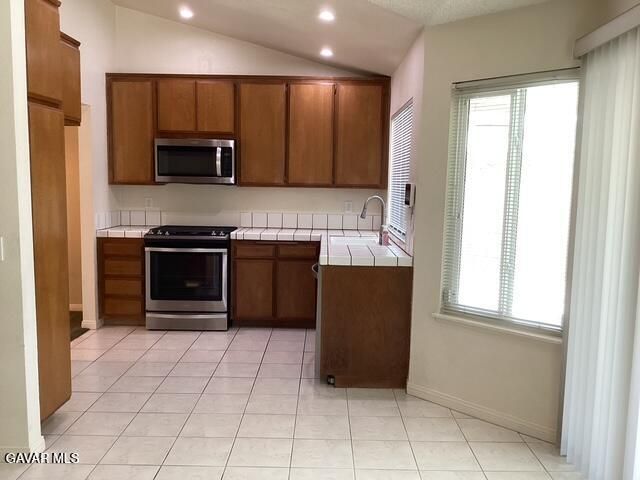 3522 W Avenue J2, Lancaster, CA 93536