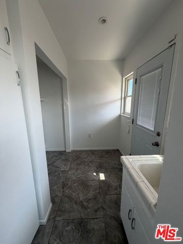 6256 S Fairfax Avenue, Los Angeles, CA 90056