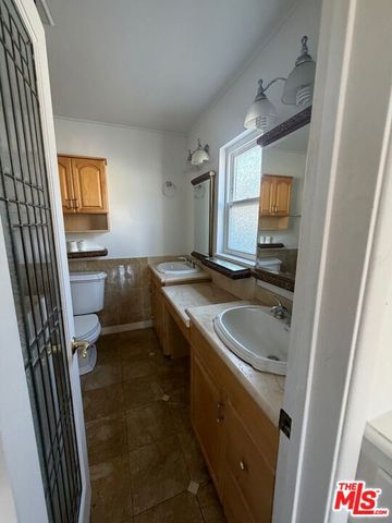 6256 S Fairfax Avenue, Los Angeles, CA 90056