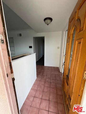 6256 S Fairfax Avenue, Los Angeles, CA 90056