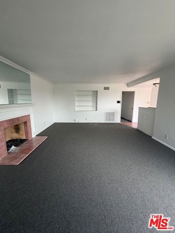 6256 S Fairfax Avenue, Los Angeles, CA 90056