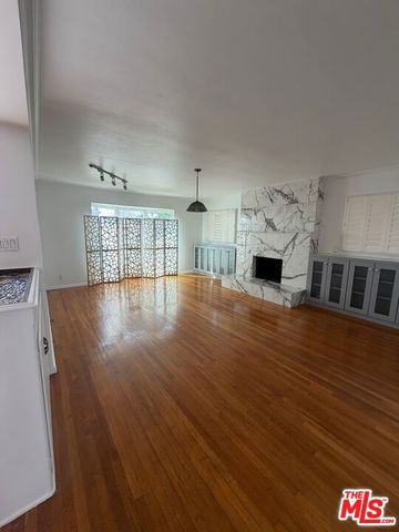 6256 S Fairfax Avenue, Los Angeles, CA 90056