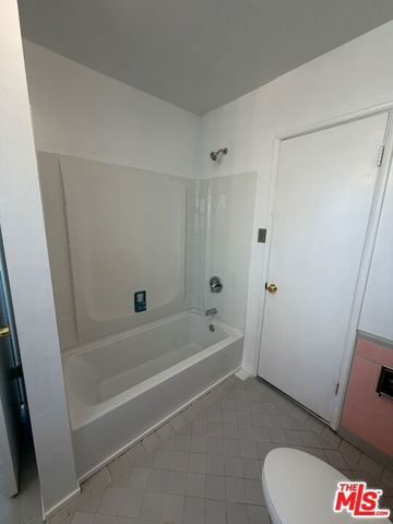 6256 S Fairfax Avenue, Los Angeles, CA 90056