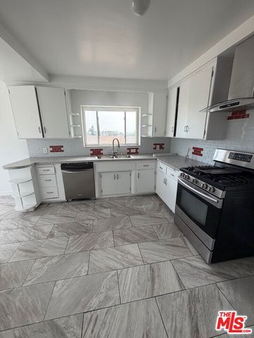 6256 S Fairfax Avenue, Los Angeles, CA 90056