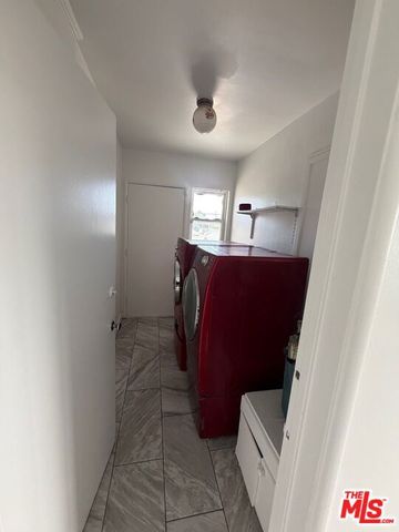 6256 S Fairfax Avenue, Los Angeles, CA 90056