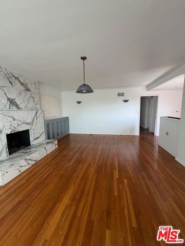 6256 S Fairfax Avenue, Los Angeles, CA 90056