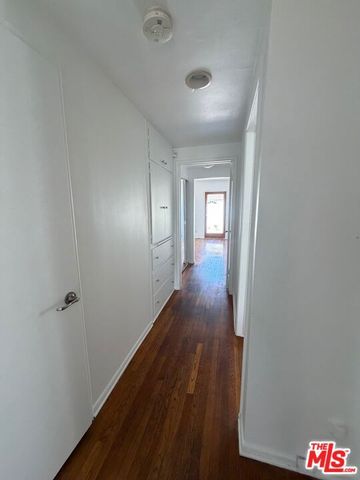 6256 S Fairfax Avenue, Los Angeles, CA 90056