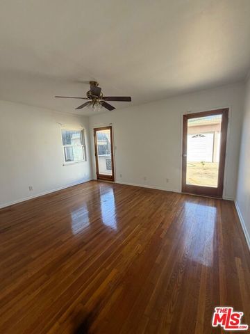 6256 S Fairfax Avenue, Los Angeles, CA 90056