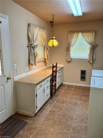 126 Lyn Avenue, Mount Airy, NC 27030