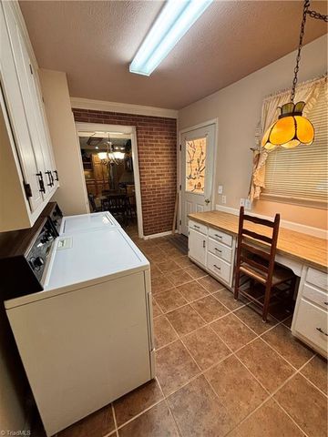 126 Lyn Avenue, Mount Airy, NC 27030