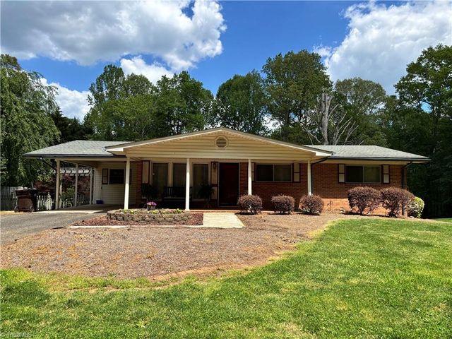 126 Lyn Avenue, Mount Airy, NC 27030