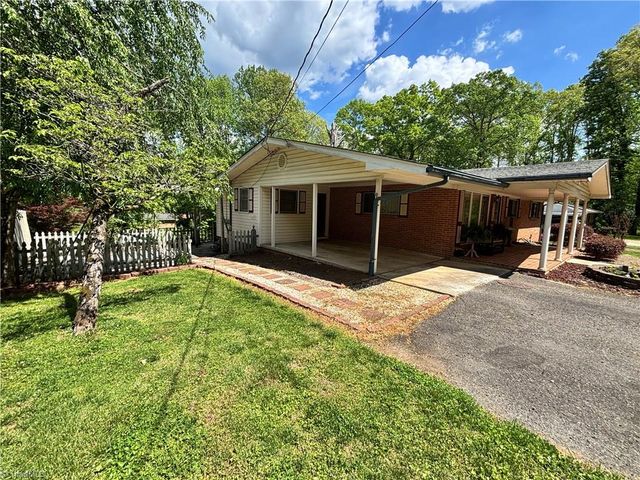 126 Lyn Avenue, Mount Airy, NC 27030