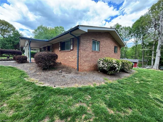 126 Lyn Avenue, Mount Airy, NC 27030