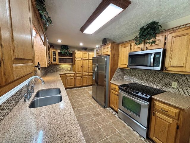 126 Lyn Avenue, Mount Airy, NC 27030