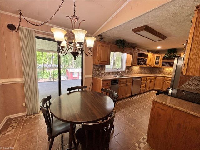 126 Lyn Avenue, Mount Airy, NC 27030