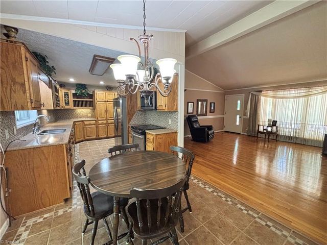 126 Lyn Avenue, Mount Airy, NC 27030