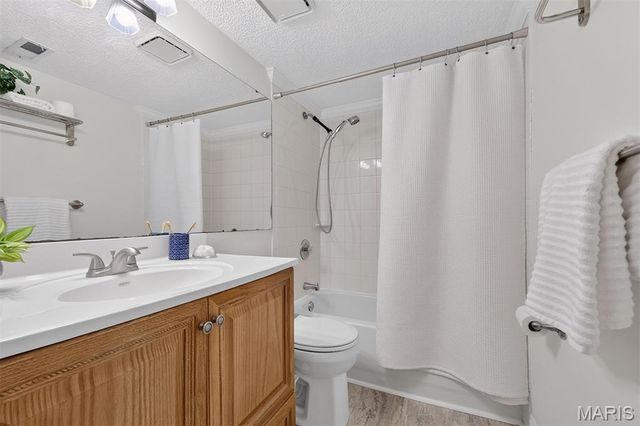 1712 Redbird Cove, Brentwood, MO 63144