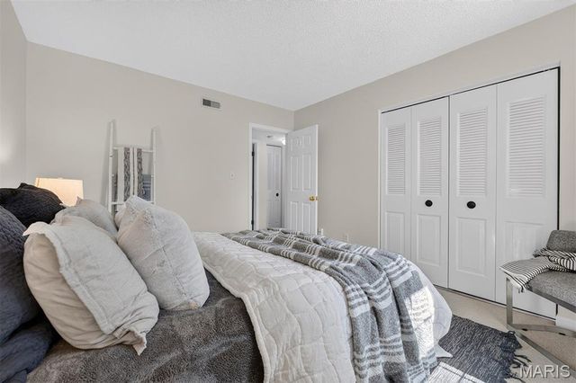 1712 Redbird Cove, Brentwood, MO 63144