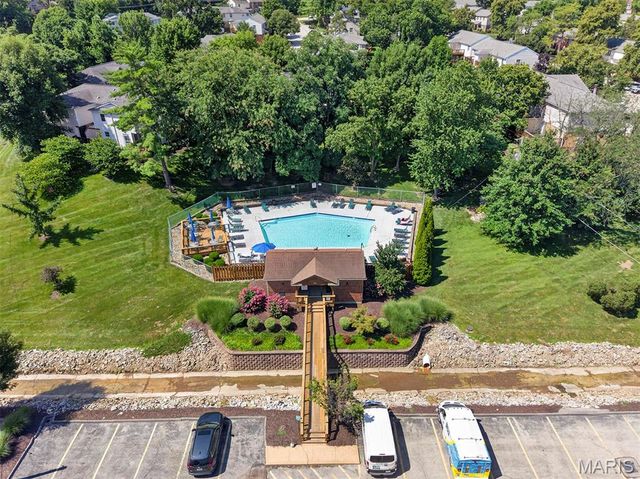 1712 Redbird Cove, Brentwood, MO 63144