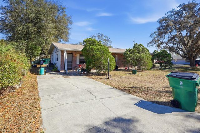 6112 & 6116 9TH STREET, Zephyrhills, FL 33542