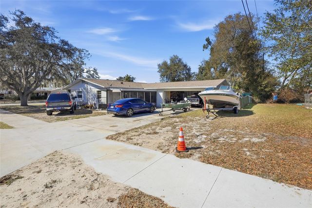 6112 & 6116 9TH STREET, Zephyrhills, FL 33542