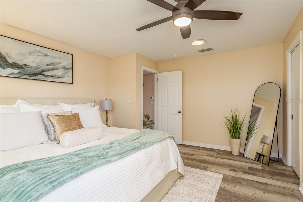 Image 18 of property listing at 2541 60TH AVENUE S, St Petersburg, FL 33712