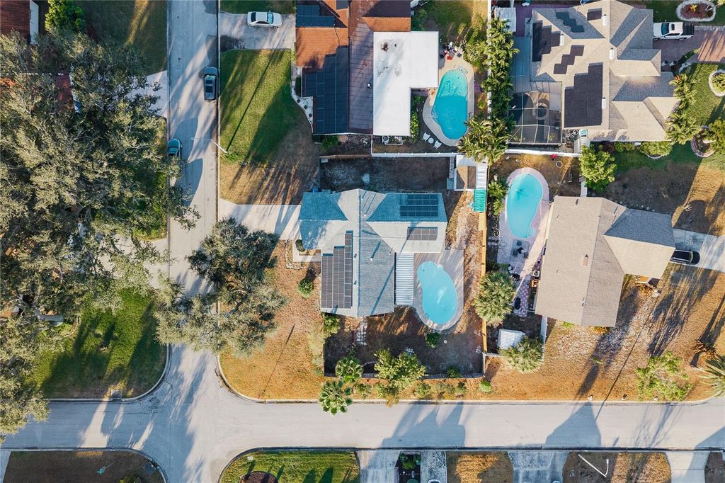 Image 43 of property listing at 2541 60TH AVENUE S, St Petersburg, FL 33712