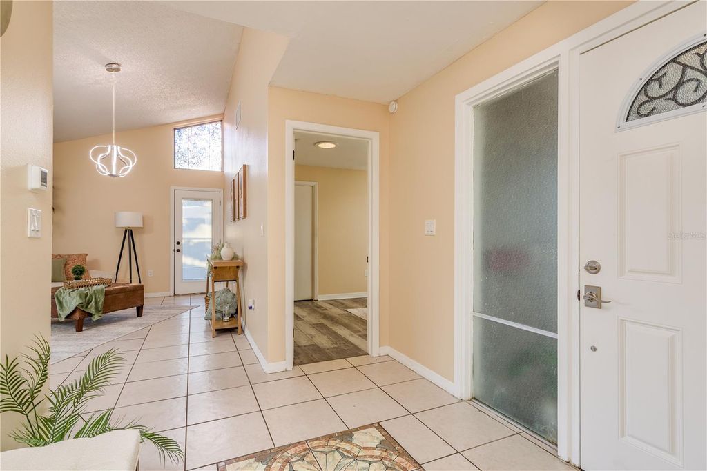 Image 6 of property listing at 2541 60TH AVENUE S, St Petersburg, FL 33712