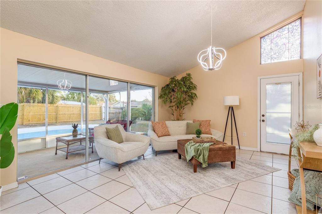 Image 7 of property listing at 2541 60TH AVENUE S, St Petersburg, FL 33712