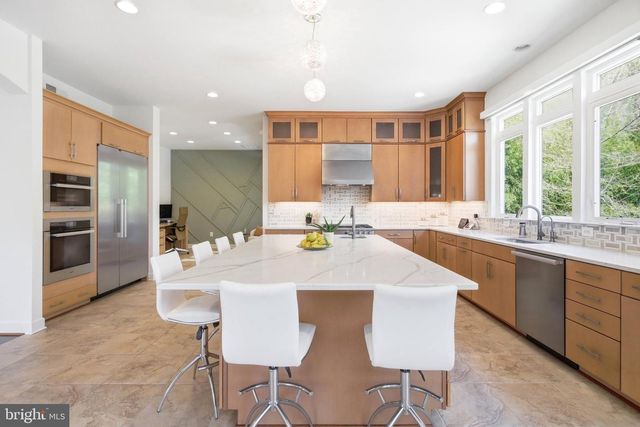 3529 BARKLEY DR, Fairfax, VA 22031