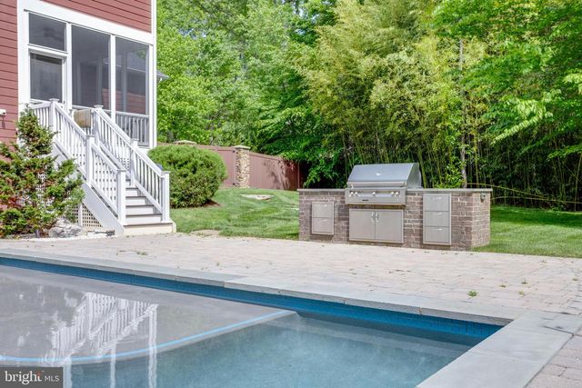 3529 BARKLEY DR, Fairfax, VA 22031