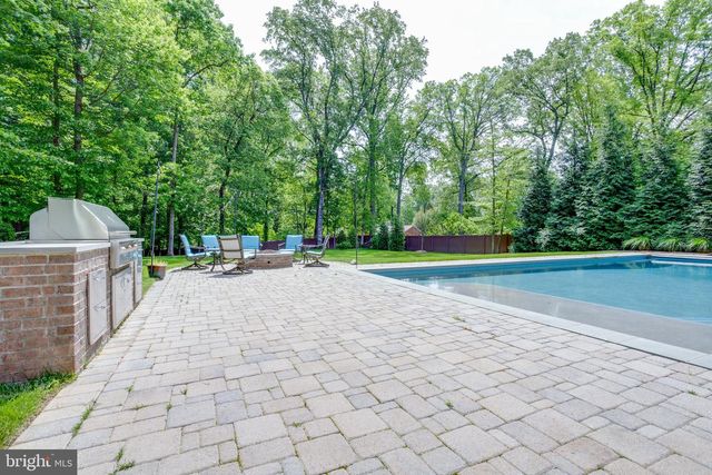 3529 BARKLEY DR, Fairfax, VA 22031
