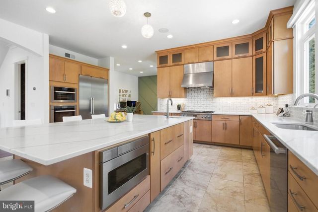 3529 BARKLEY DR, Fairfax, VA 22031