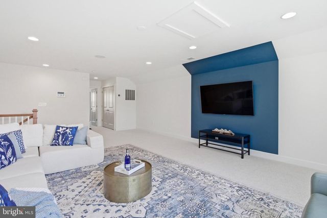 3529 BARKLEY DR, Fairfax, VA 22031