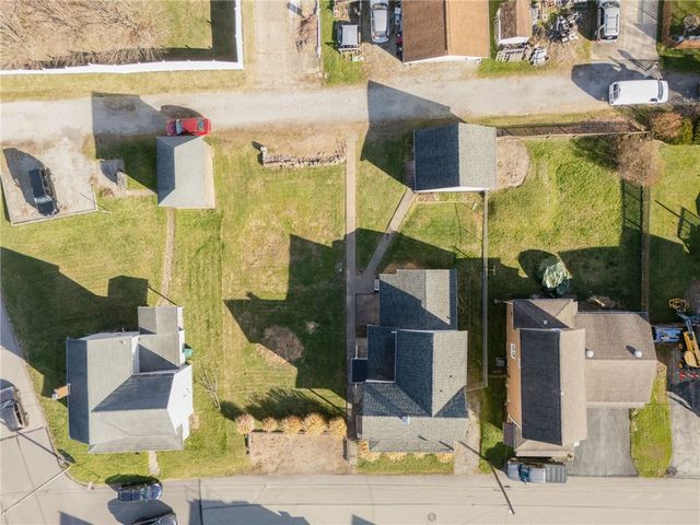 1908 Walnut Dr, Derry Twp, PA 15650