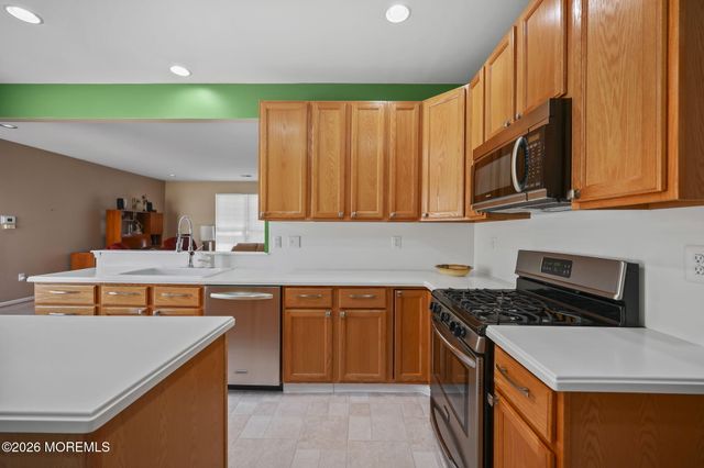 511 Skylark Drive 511, Monroe, NJ 08831